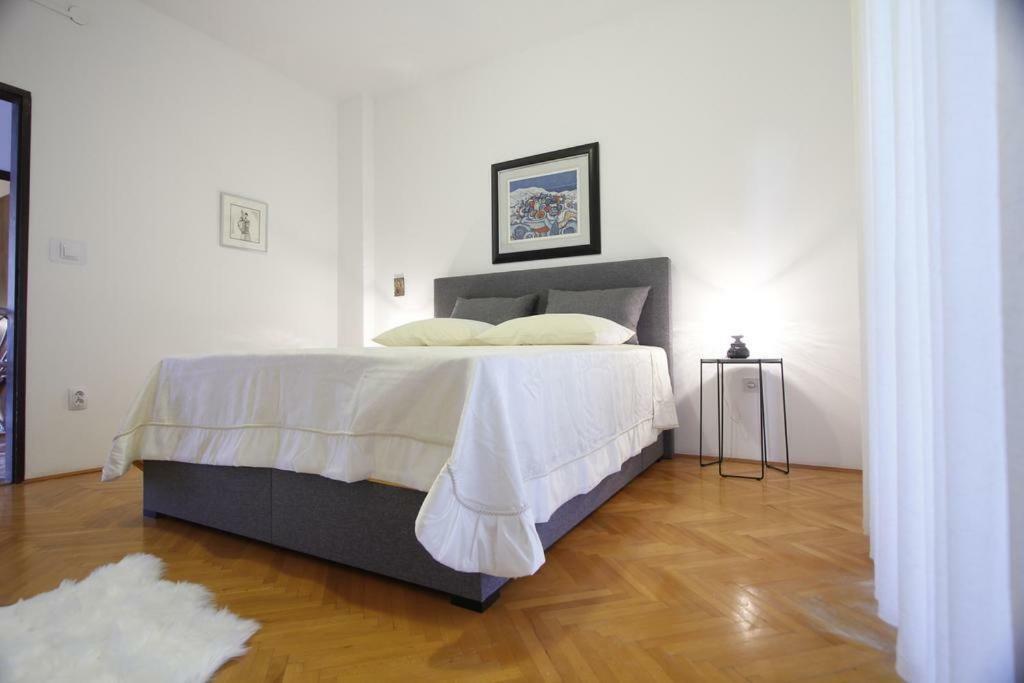 Apartmani Volga Petrcane Eksteriør bilde